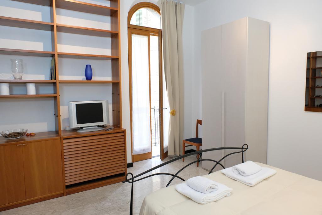 Apartament Deluxe Quattro Spade เวโรนา ภายนอก รูปภาพ