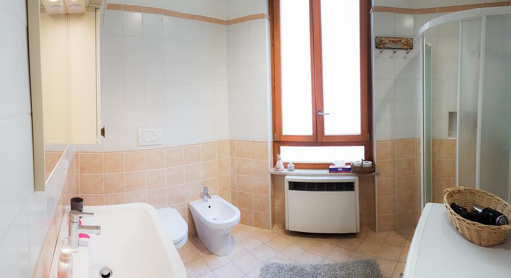 Apartament Deluxe Quattro Spade เวโรนา ภายนอก รูปภาพ