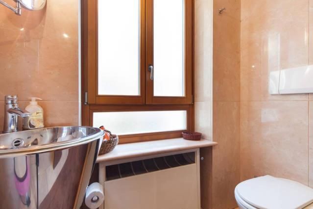 Apartament Deluxe Quattro Spade เวโรนา ภายนอก รูปภาพ