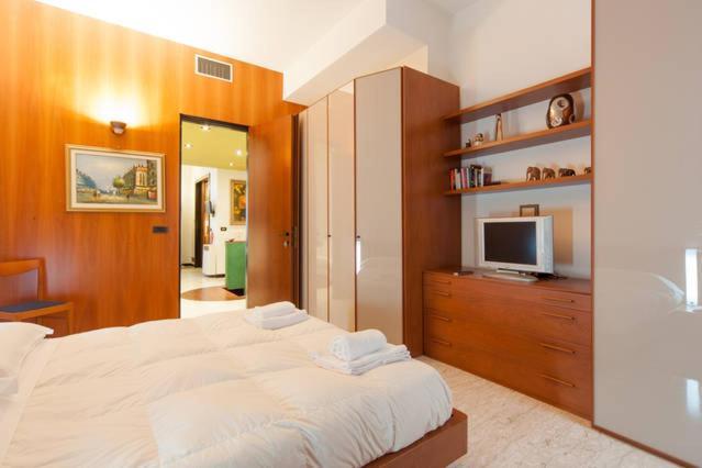 Apartament Deluxe Quattro Spade เวโรนา ภายนอก รูปภาพ