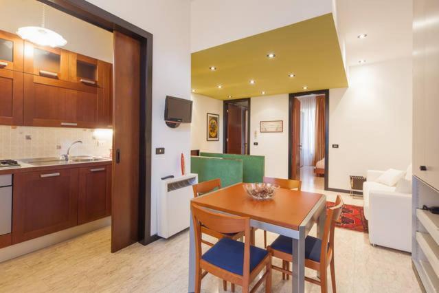 Apartament Deluxe Quattro Spade เวโรนา ภายนอก รูปภาพ