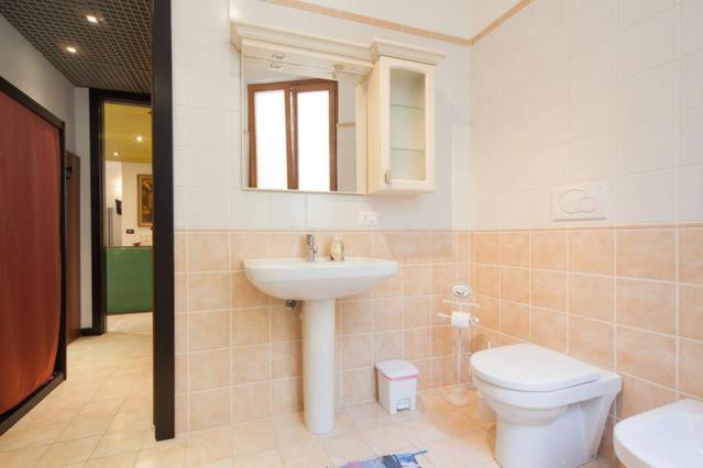 Apartament Deluxe Quattro Spade เวโรนา ภายนอก รูปภาพ